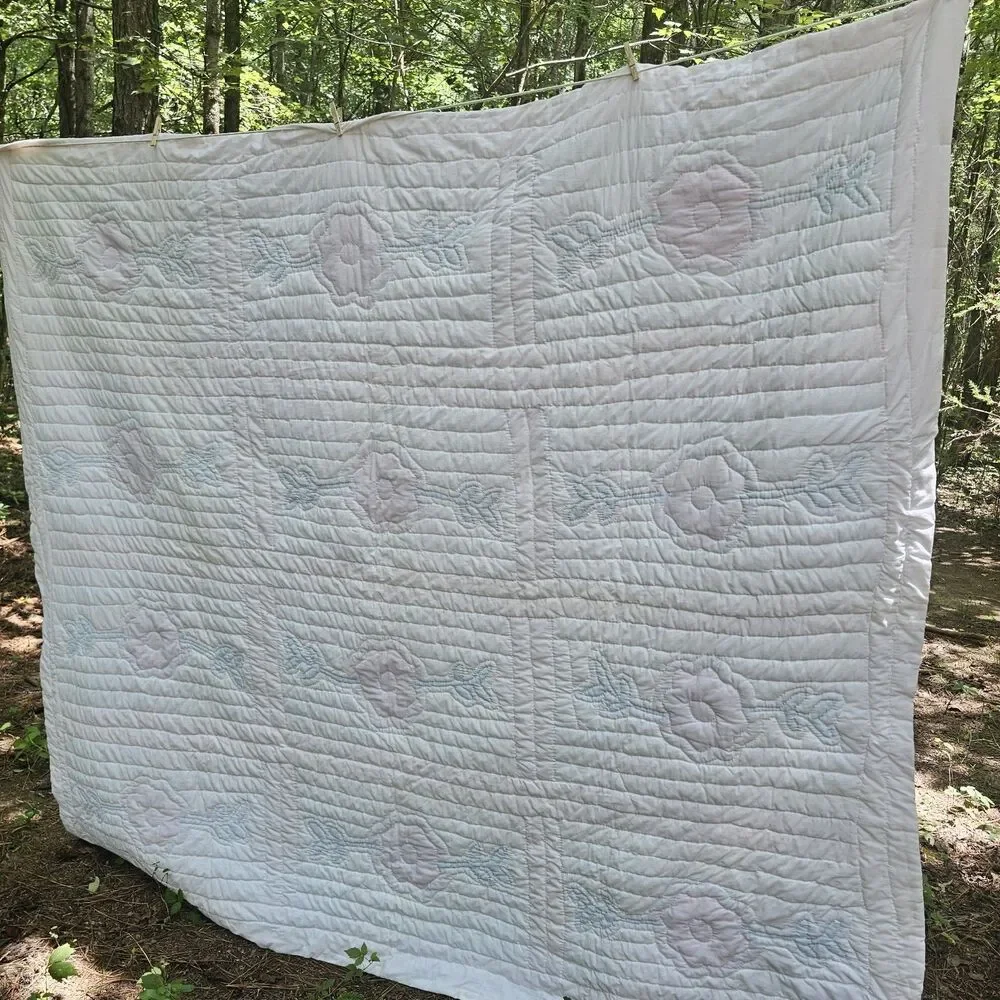 Vintage Handmade Floral Appliqué Full Size Quilt - Likely 1940s - 85x74